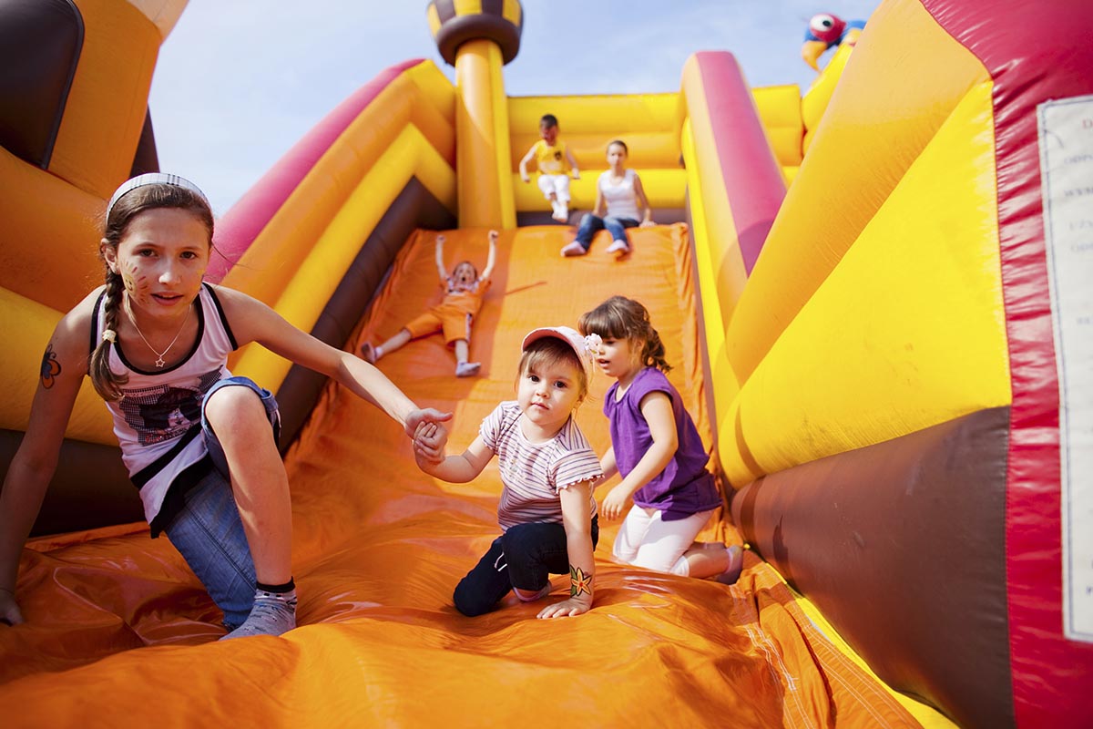 Jest atrakcją uwielbianą głównie przez najmłodszych gości imprezy, którzy na chwilkę mogą zasmakować morskiej żeglugi