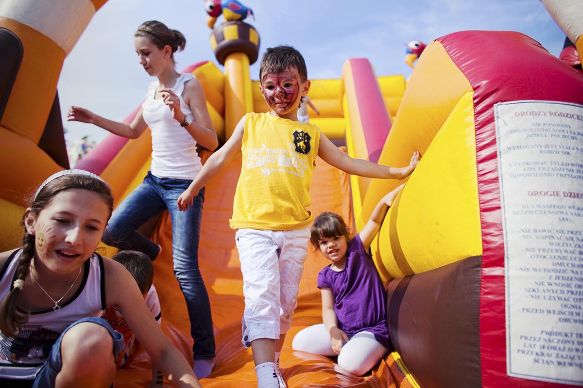 Jest atrakcją uwielbianą głównie przez najmłodszych gości imprezy, którzy na chwilkę mogą zasmakować morskiej żeglugi