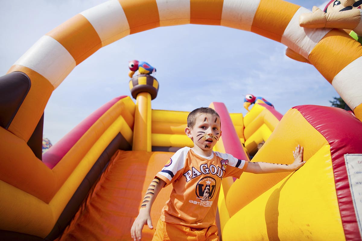 Jest atrakcją uwielbianą głównie przez najmłodszych gości imprezy, którzy na chwilkę mogą zasmakować morskiej żeglugi