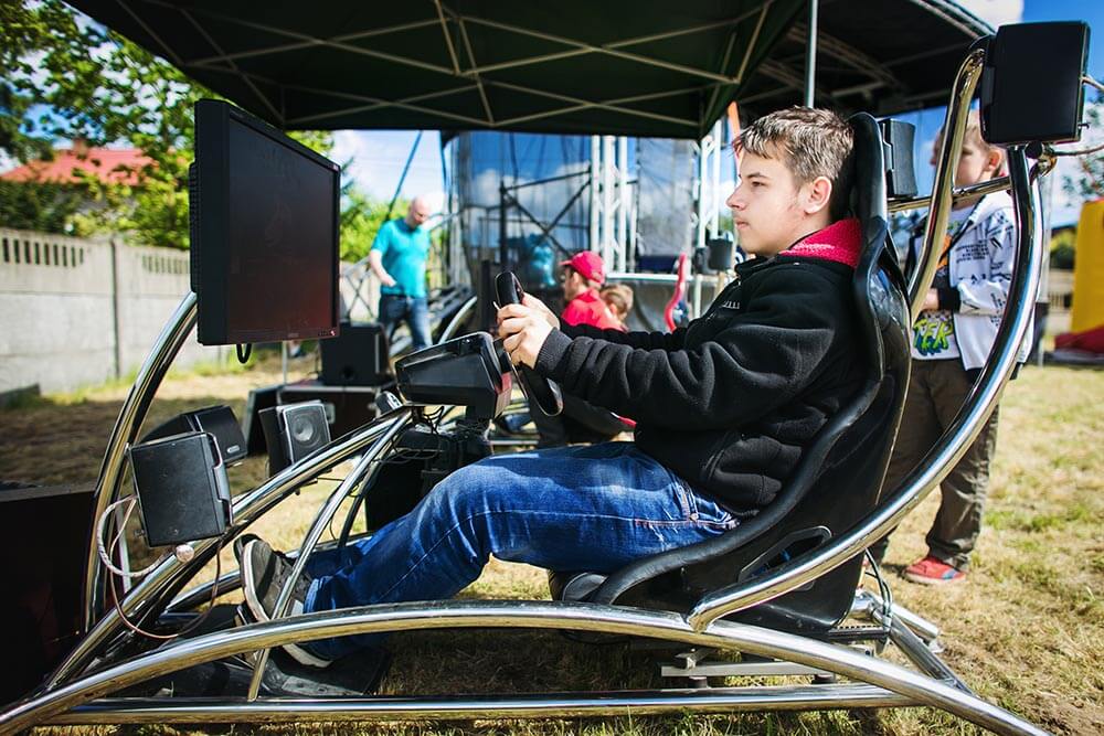 Symulator f1 - urządzenia plenerowe, atrakcja dla dorosłych i dzieci