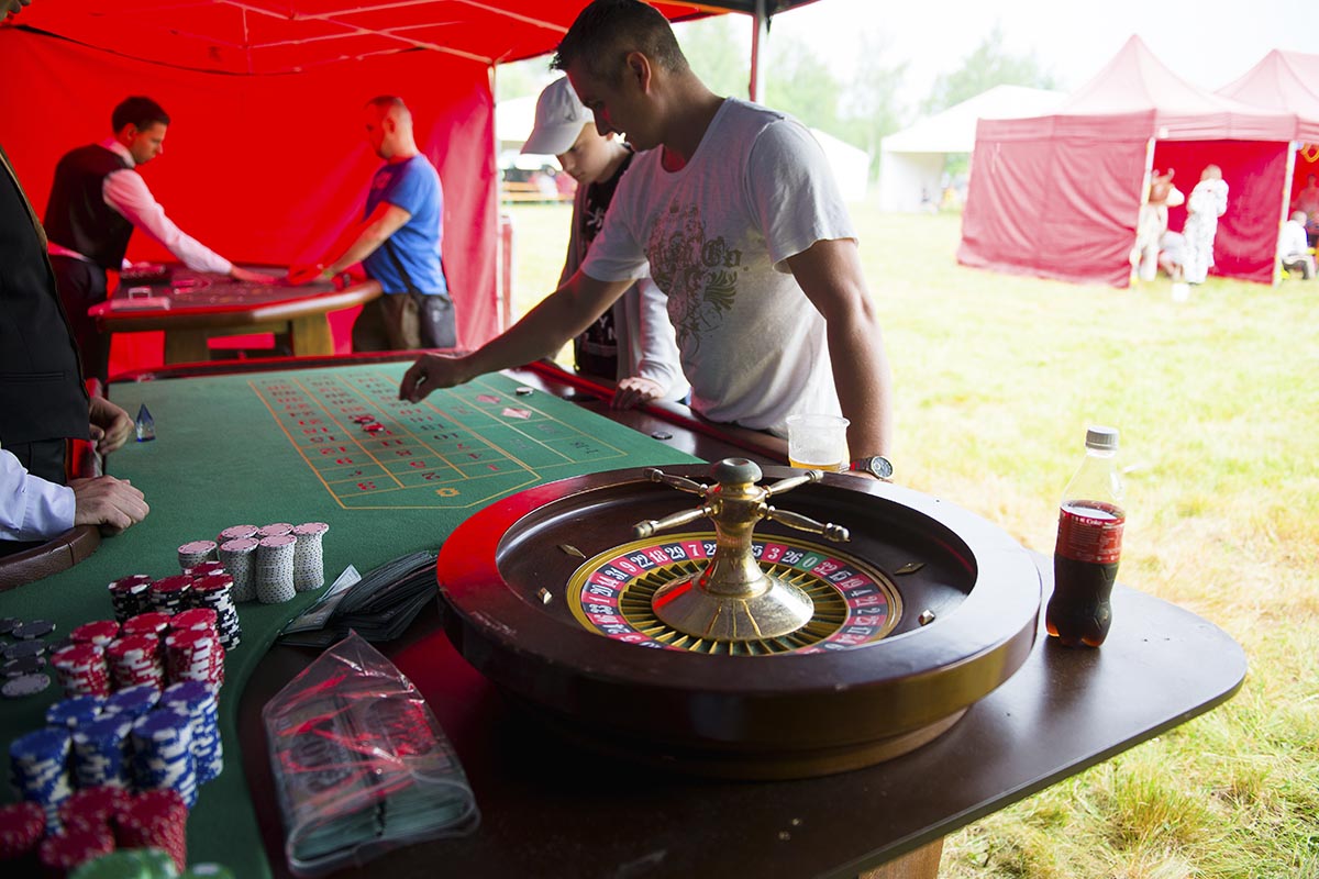 Stół do zabawy w ruletkę z krupierem - obrazek 3