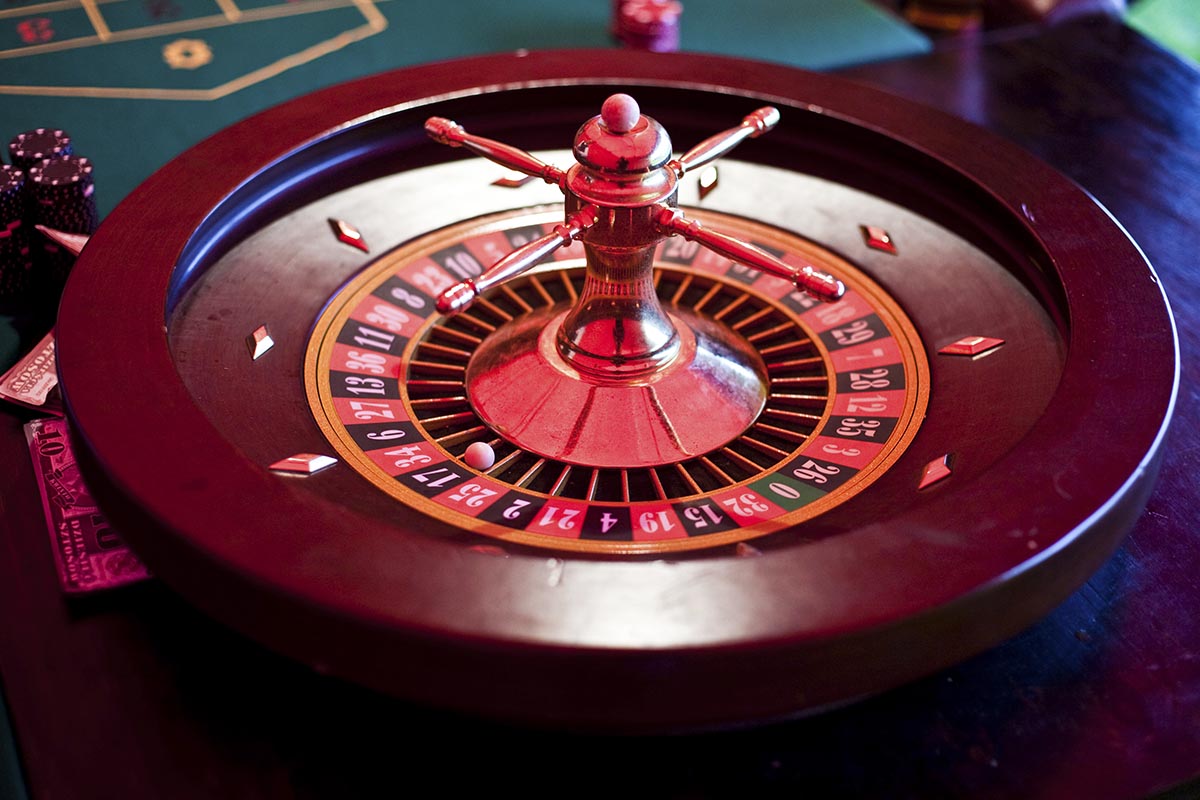 Stół do zabawy w ruletkę z krupierem - obrazek 2