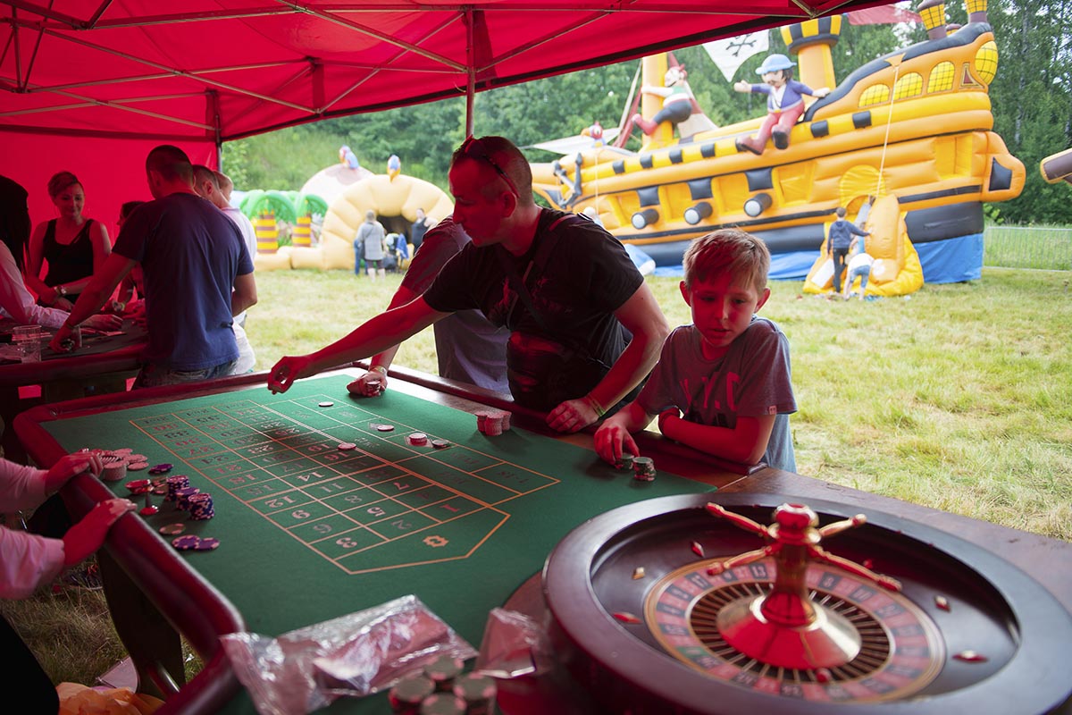 Stół do zabawy w ruletkę z krupierem - obrazek 4