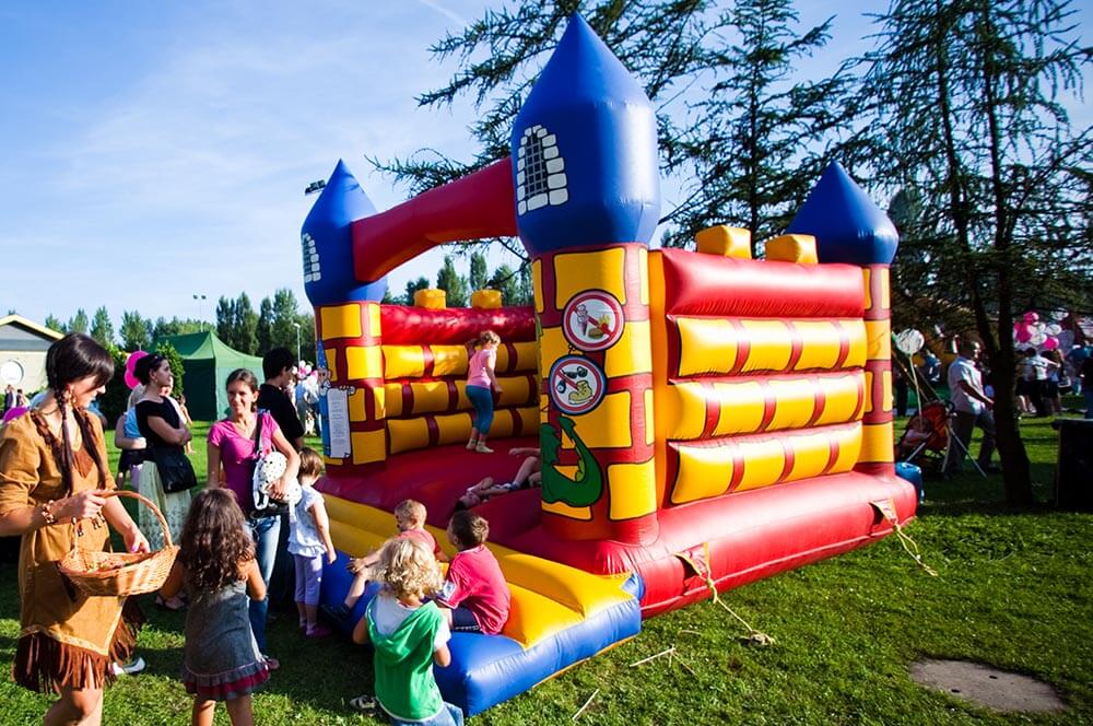 Zamek do skakania, Dmuchany zamek do skakania, Organizacja eventów w plenerze