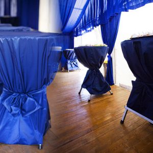 Stoliki okrągłe z nakryciem - organizacja imprez