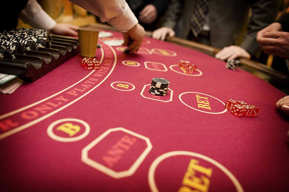 Stół do zabawy w Kości z obsługą krupiera - obrazek 3