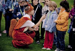 animator-z-mikrofonem-1