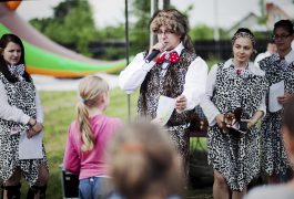 animator-z-mikrofonem-10