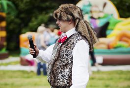 animator-z-mikrofonem-9