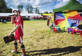 animator-zabaw-z-mikrofonem-piknik-pilarski