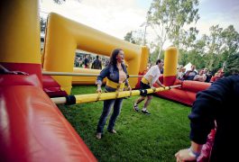 gigantyczne-pilkarzyki-1