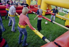 gigantyczne-pilkarzyki-2