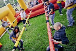 gigantyczne-pilkarzyki-3