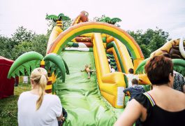 zjezdzalnia-jaskiniowcy-1