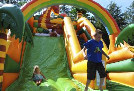 zjezdzalnia-jaskiniowcy-4